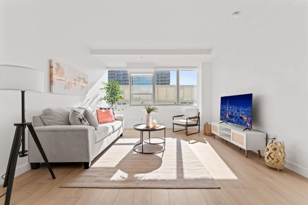Chic Urban Retreat In La- 1bd Apartment *